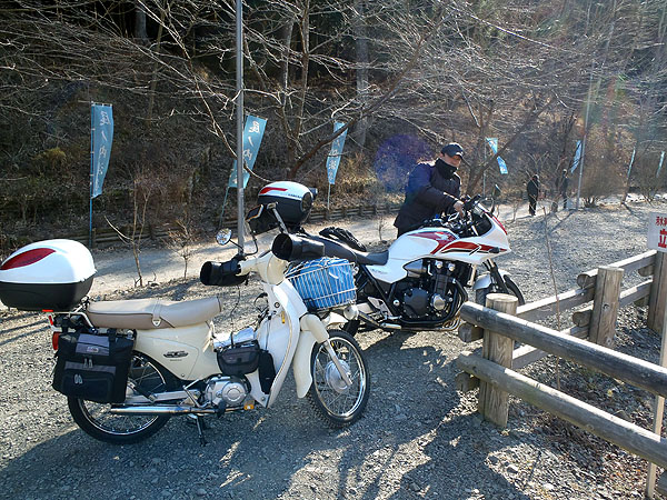 尾ノ内百景氷柱の駐車場
